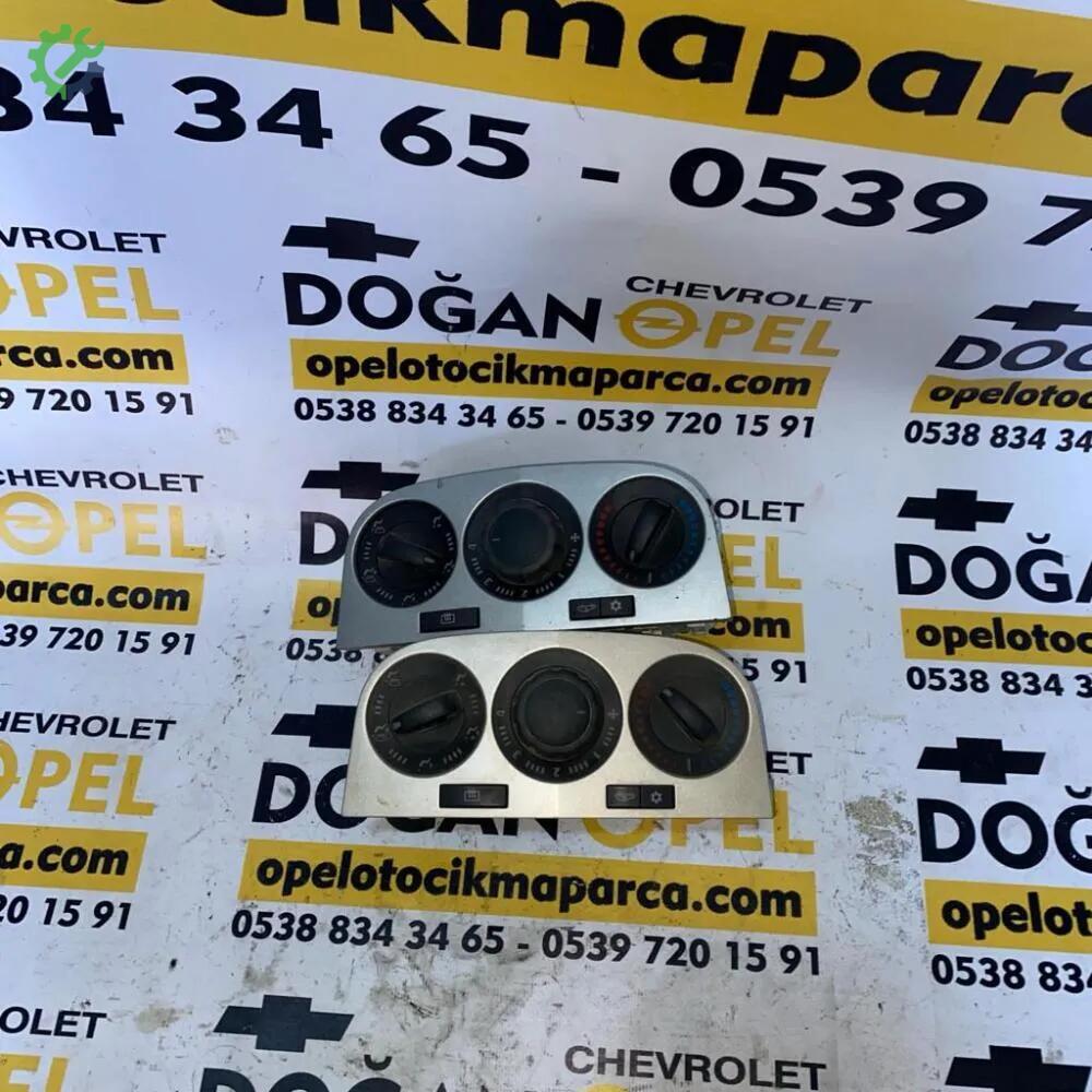 Opel Corsa Klima Kontrol Paneli 466119570 çıkma parça
