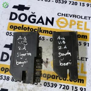 Opel Zafira A Sigorta Beyni Çıkma Orjinal GM 90562573