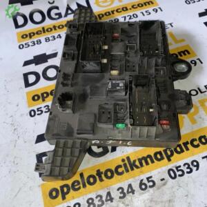 Opel Astra J 1.6 Dizel Çıkma Sigorta Kutusu GM 13449201