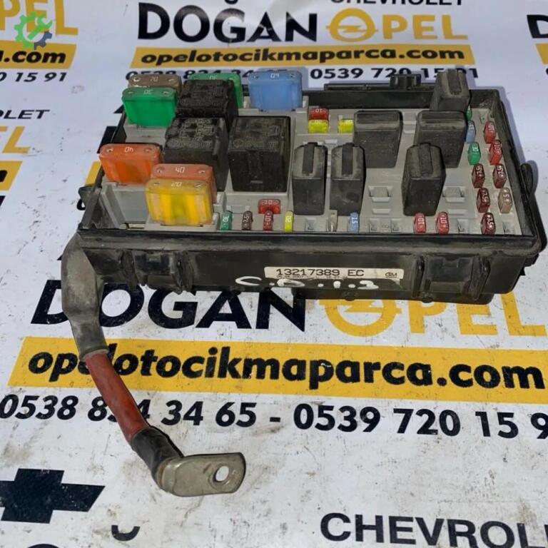 Opel Corsa Sigorta Kutusu çıkma parça