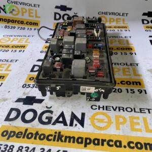 Opel İnsignia A 2.0 Cdti Otomatik Çıkma Ön Sigorta Kutusu 13345499-02 SP