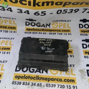 Opel Astra H GTC 1.4 T Çıkma Sigorta Kutusu Üst Kapağı GM