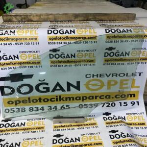 Opel Corsa D Çıkma Sol Ön Kapı Camı GM