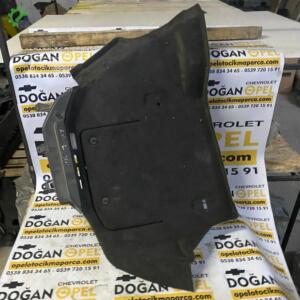 Opel Astra H Çıkma Sol Yan Bagaj Halısı