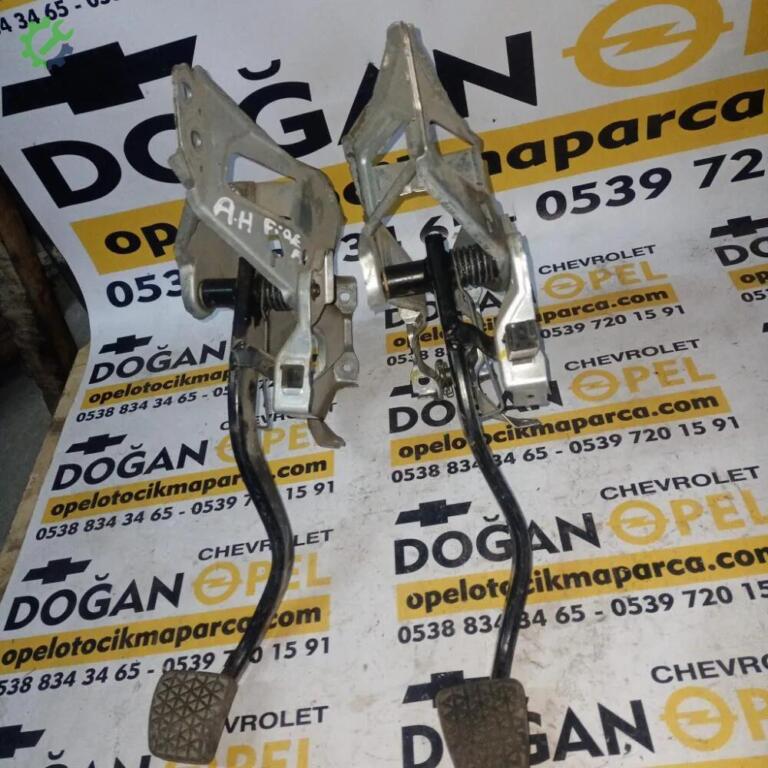 Opel Zafira Fren Pedalı çıkma parça