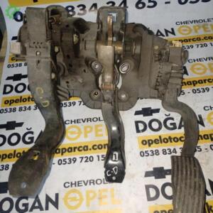 Opel Corsa D Çıkma Fren Debriyaj Pedalı