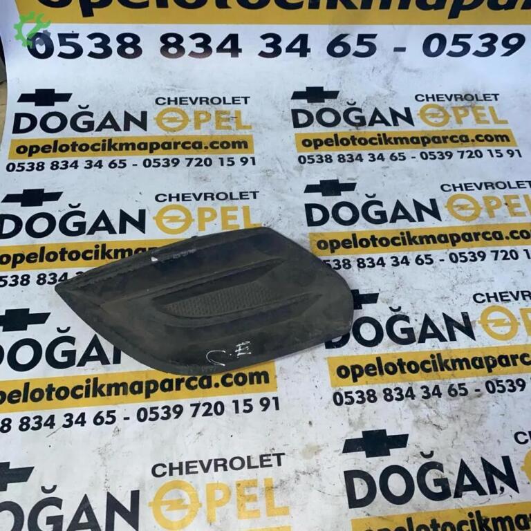 Opel Corsa Sis Kapağı çıkma parça