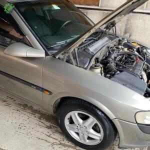 Opel Vectra B Çıkma Dış Cam Önü Izgarası GM
