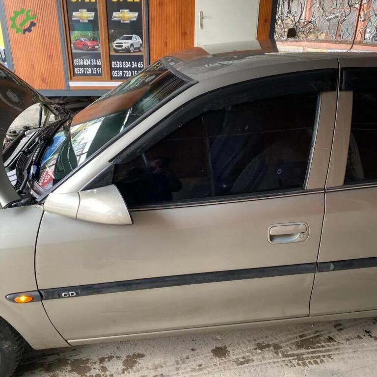 Opel Vectra Sol Ön Kapı çıkma parça