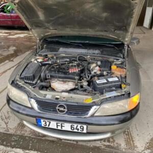 Opel Vectra B Makyajlı Ön Panjur Çıkma