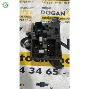 Opel Astra J BSİ Beyni GM 13302301 QQ Arka Sigorta Paneli
