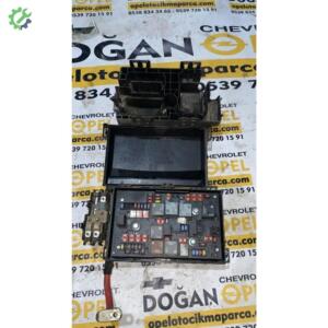 Opel Astra J Çıkma Sigorta Kutusu (Tablası) Alt Üst RX Tanım Kodlu GM 13343766
