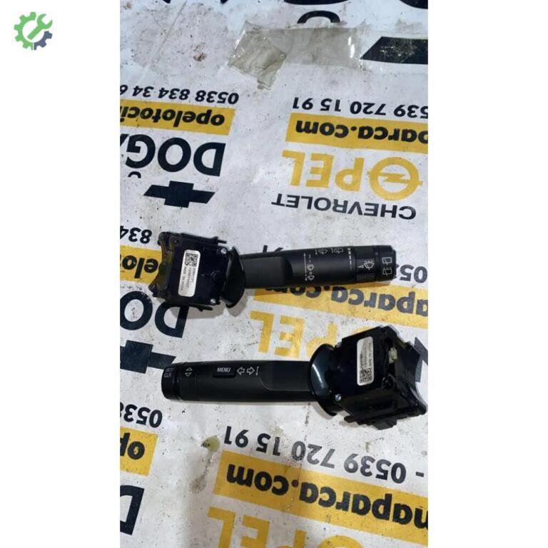 Opel Insignia Silecek Kolu çıkma parça