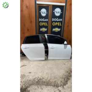 Opel Astra J 2010-2020 Çıkma Oijiinal Beyaz renk Sağ Ön Arka Kapı Hatasız Altak Şeklinde