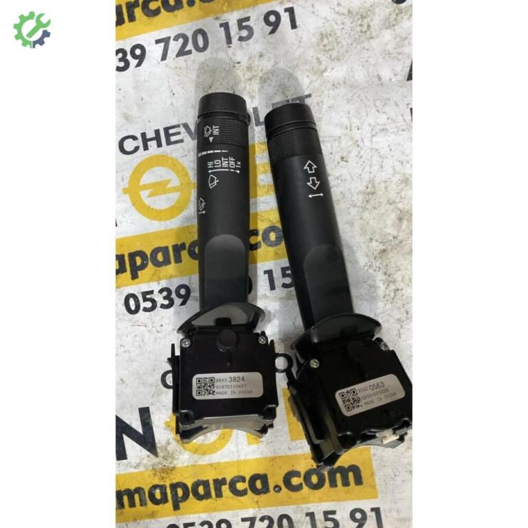 Opel Insignia Silecek Kolu çıkma parça