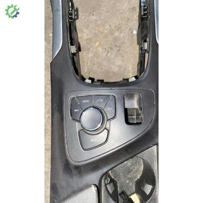 Opel Insignia Kontrol Paneli çıkma parça
