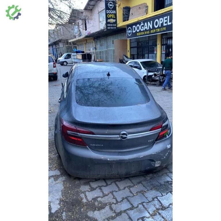 Opel Insignia Çamurluk (Arka) çıkma parça