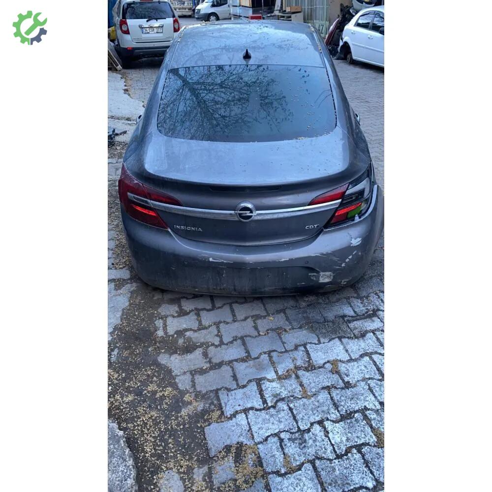 Opel Insignia Çamurluk (Arka) çıkma parça