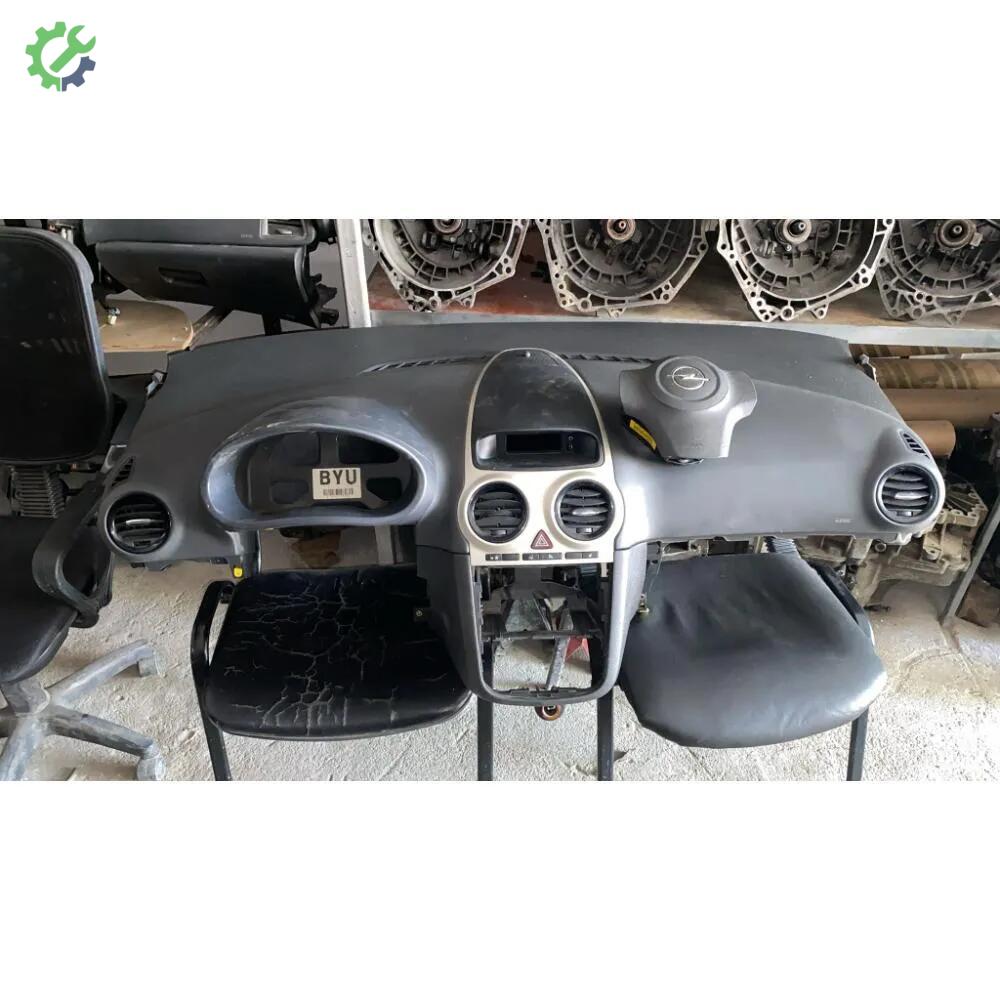 Opel Corsa Torpido çıkma parça