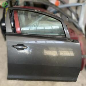 Opel Corsa D Sağ Ön Kapı Çıkma