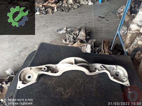 BMW 3 Serisi Motor Braketi çıkma parça