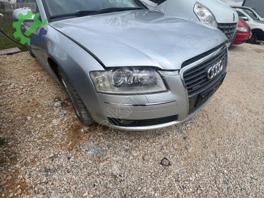 Audi A8 Far çıkma parça