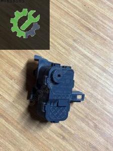 ÇIKMA AUDİ A4 A5 Q5 YAKIT DEPO AÇMA MOTORU 8K0862153C