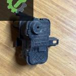 ÇIKMA PORSCHE CAYANNE YAKIT DEPO AÇMA MOTORU 8K0862153F