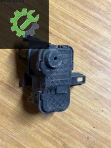 ÇIKMA PORSCHE CAYANNE YAKIT DEPO AÇMA MOTORU 8K0862153F