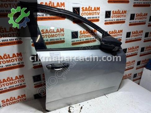Skoda Octavia Sağ Ön Kapı çıkma parça