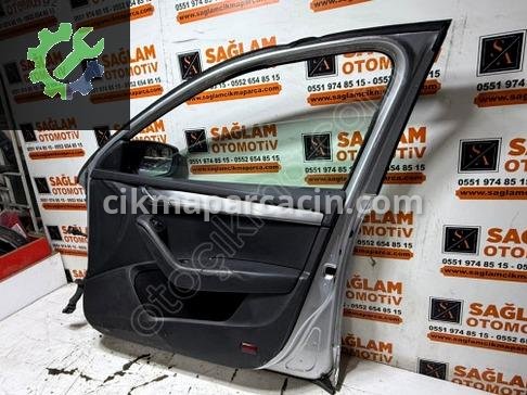 Skoda Octavia Sağ Ön Kapı çıkma parça