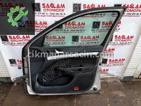 Skoda Octavia Sağ Ön Kapı çıkma parça