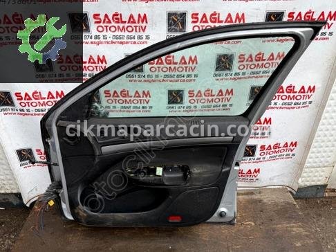Skoda Octavia Sağ Ön Kapı çıkma parça
