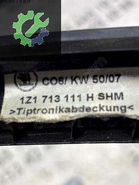 ÇIKMA SKODA OCTAVİA A5 VİTES ÇERÇEVESİ