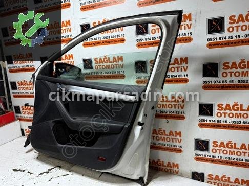 Skoda Octavia Sağ Ön Kapı çıkma parça