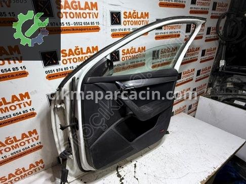 Skoda Octavia Sağ Ön Kapı çıkma parça