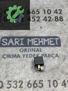 ÇIKMA VW CADDY 370 KLİMA RÖLESİ 8D0951253
