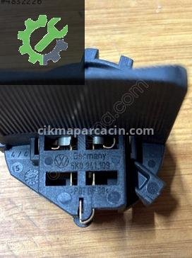 Volkswagen Golf Sağ Ön Far 5K0941109 çıkma parça
