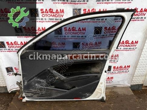 Volkswagen Passat Sağ Ön Kapı çıkma parça