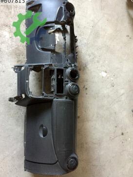 Dacia Duster Göğüs çıkma parça