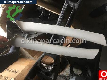 Dacia Duster Ön Cam çıkma parça