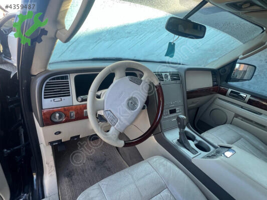 Lincoln Navigator Torpido çıkma parça
