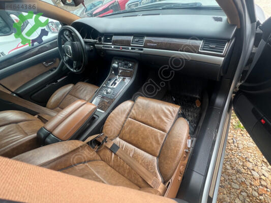 Audi A8 Far çıkma parça