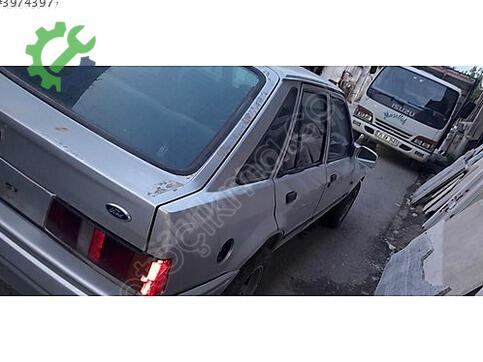 Ford Escort Çamurluk çıkma parça