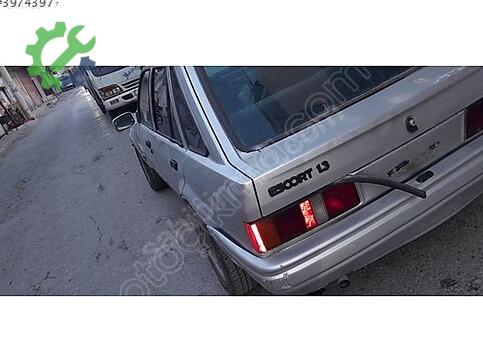 Ford Escort Çamurluk çıkma parça