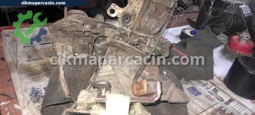 Ford Taunus Kapı Kilidi çıkma parça