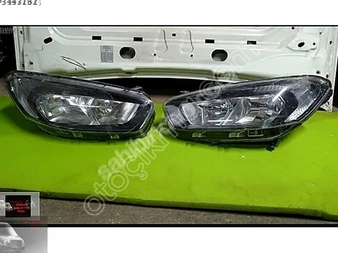 Ford Tourneo Courier Sağ Ön Far çıkma parça