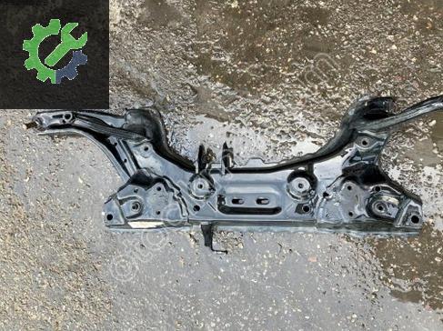 Ford Tourneo Courier Radyatör Traversi çıkma parça