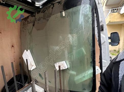 Ford Transit Tavan Camı çıkma parça