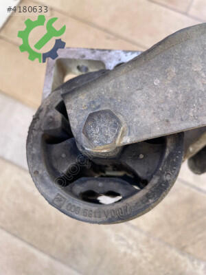 Smart ForTwo Motor Takozu 0005811V007 çıkma parça